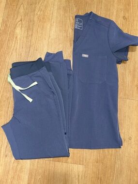 Figs space gray woman’s jogger one pocket scrub set